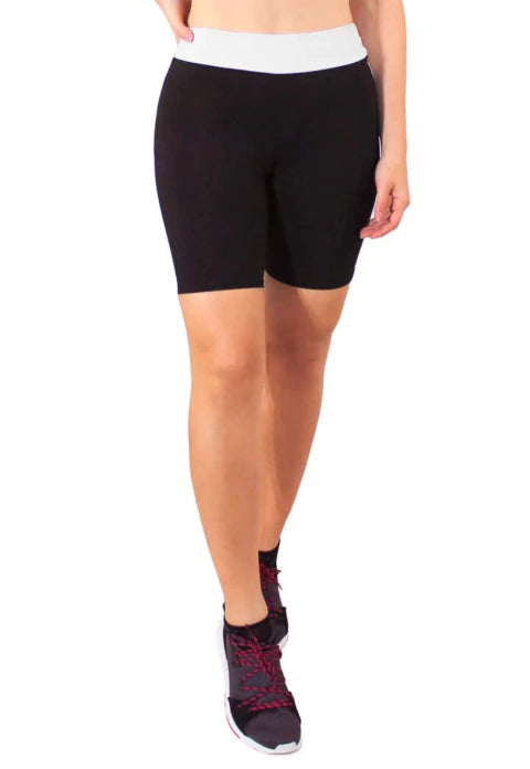 Short Fitness Preto com Faixa Branca na Cintura