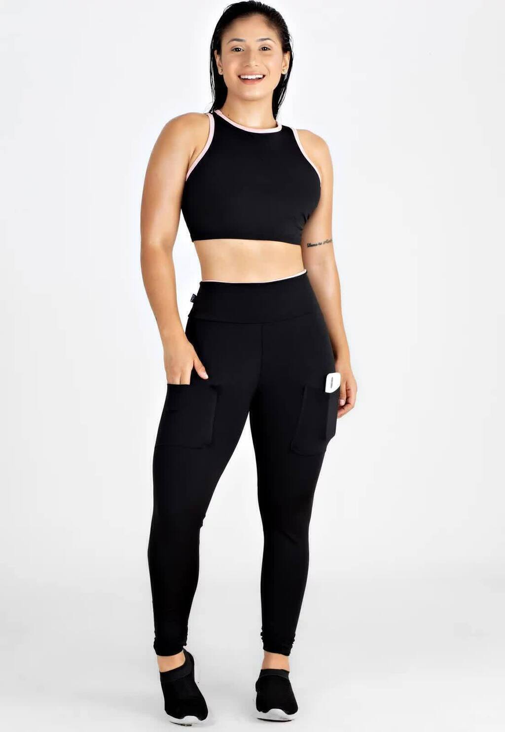 Conjunto Cropped detalhes em Rosa e Calça Legging