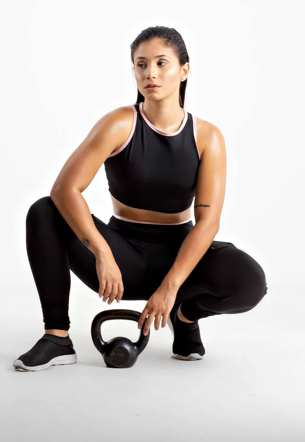 Conjunto Cropped detalhes em Rosa e Calça Legging