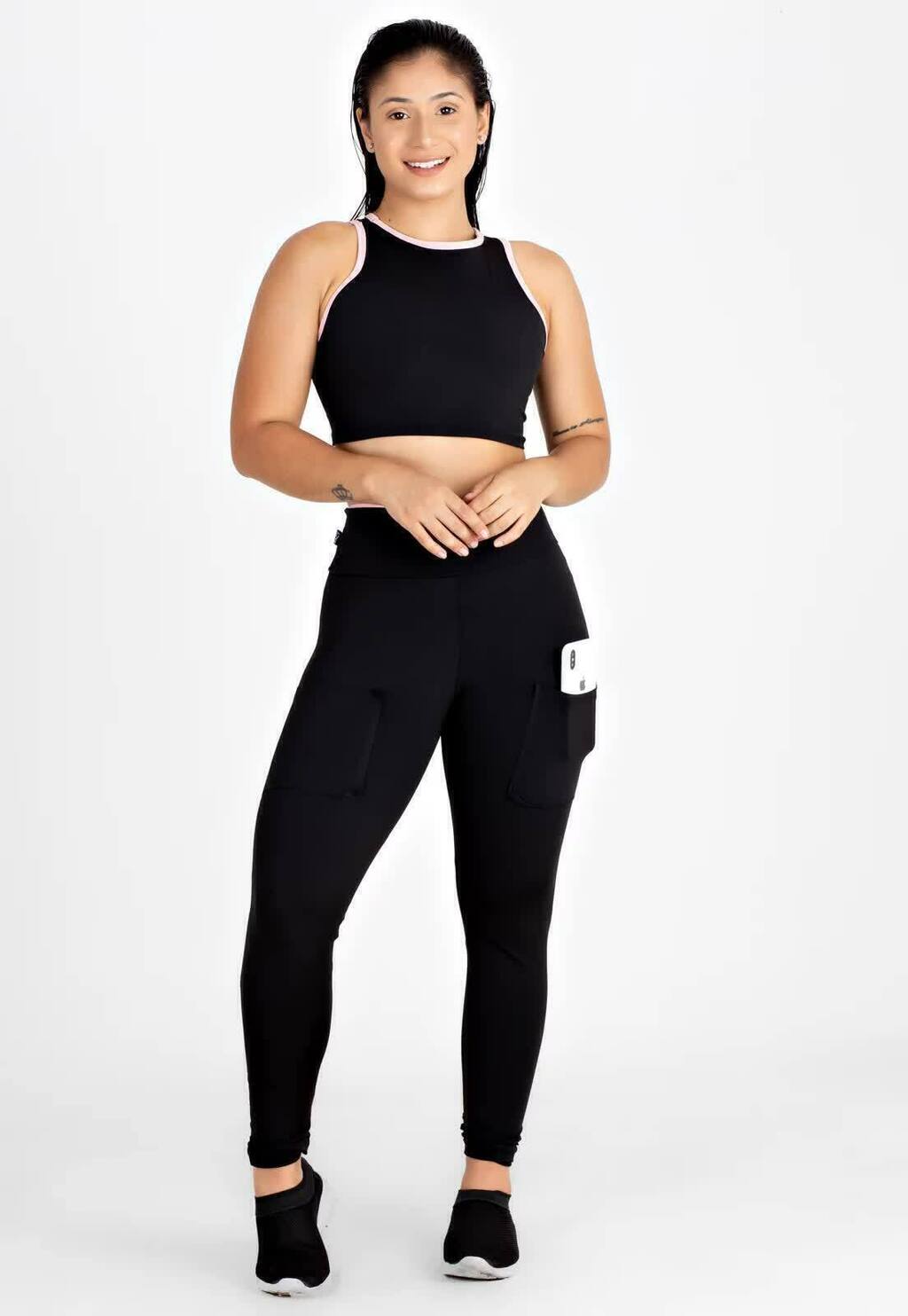 Conjunto Cropped detalhes em Rosa e Calça Legging