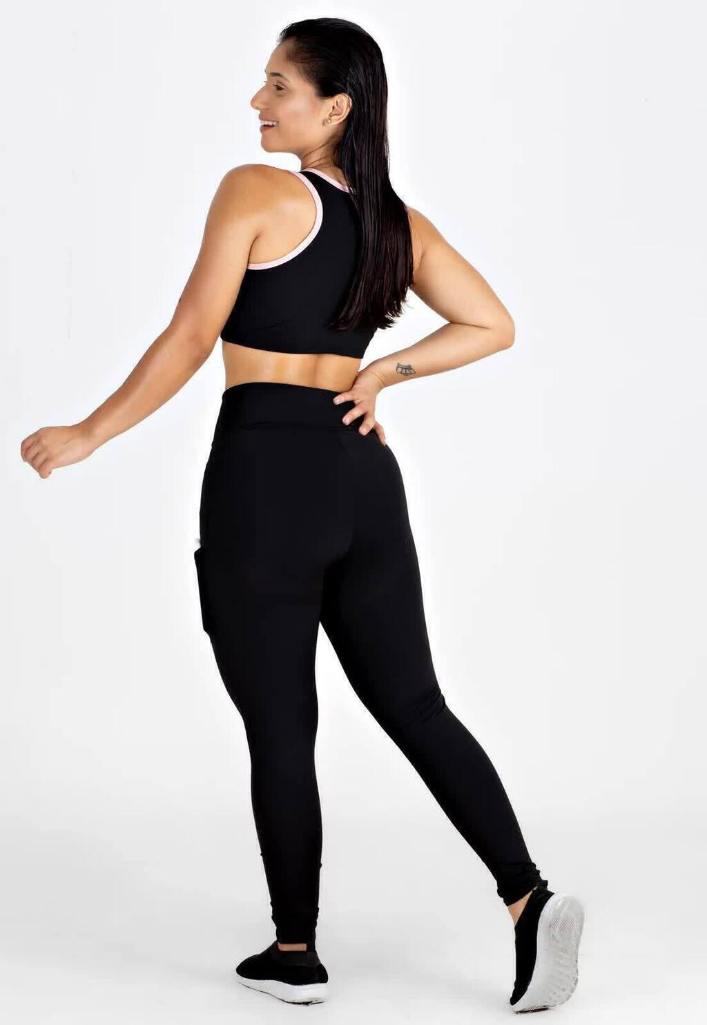 Conjunto Cropped detalhes em Rosa e Calça Legging