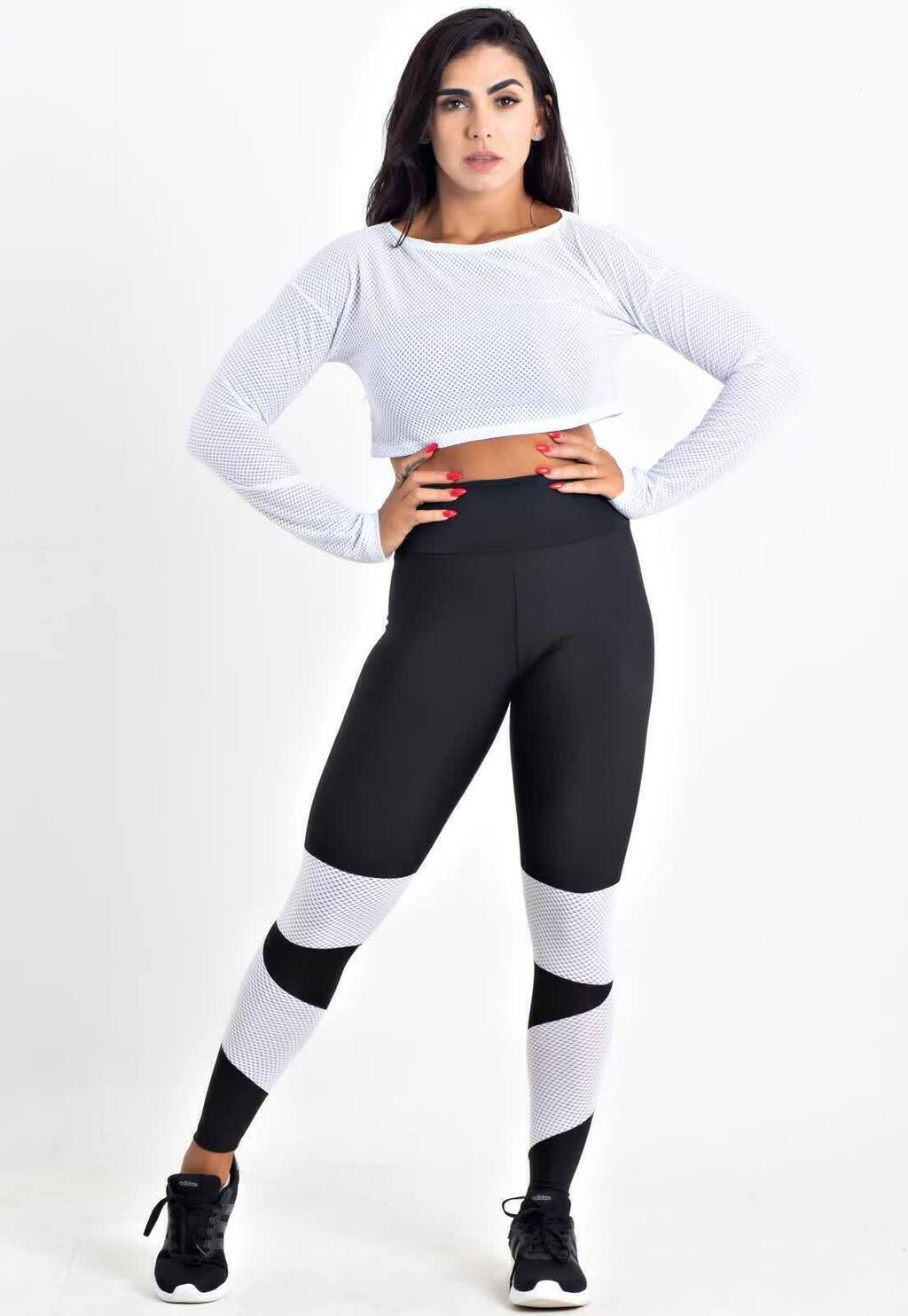 Conjunto Cropped Manga Longa Branco e Calça Legging